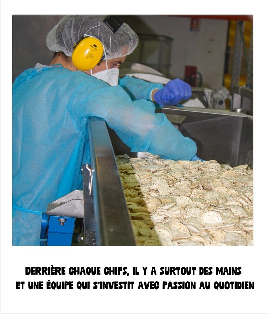 Photo polaroïd d'un employé en usine de chips