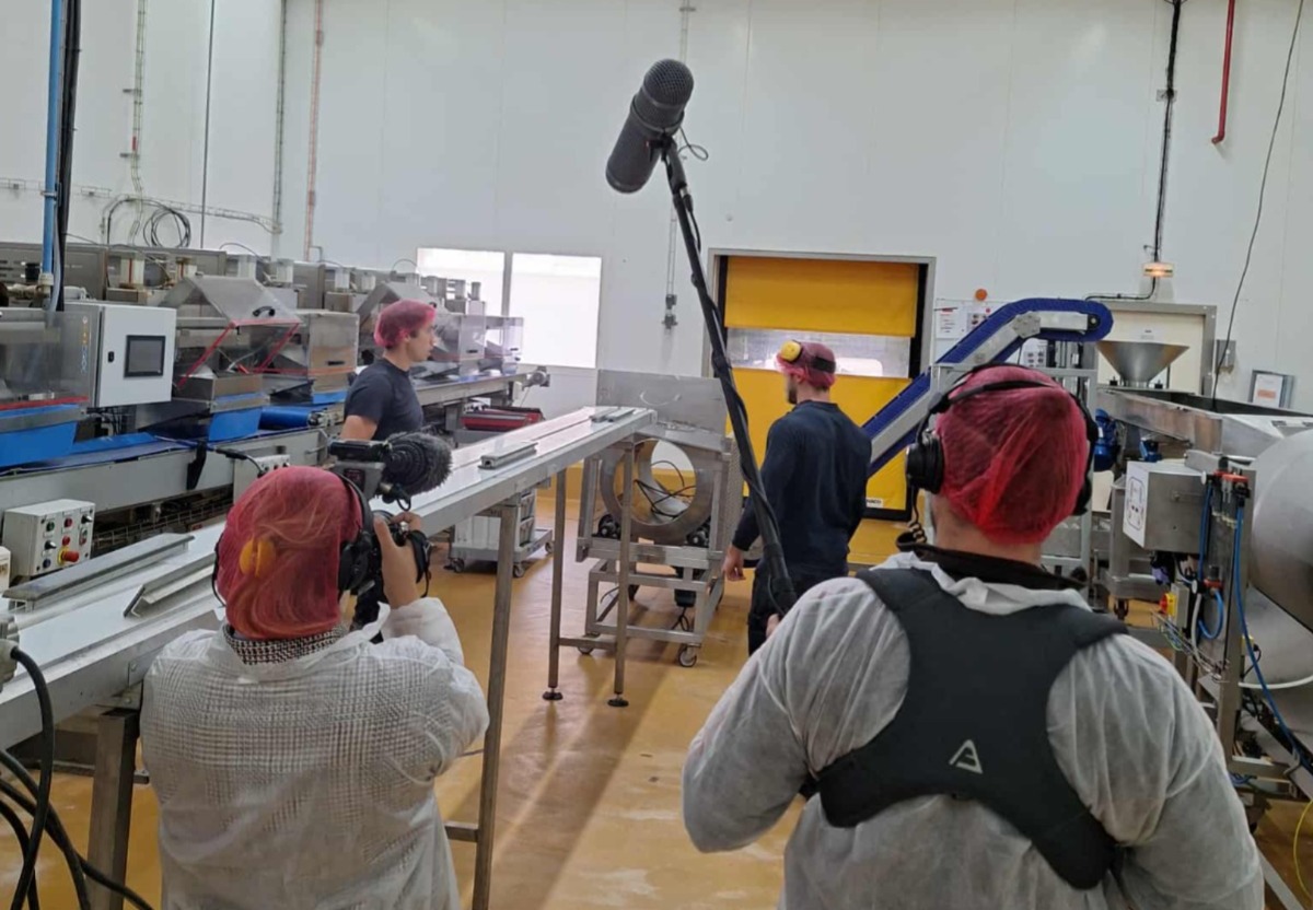 photo des journalistes en train de filmer notre production