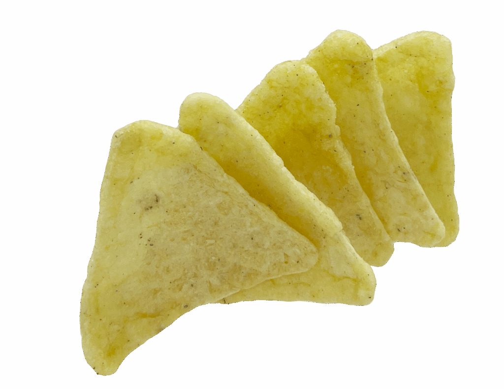 5 chips tortilla de maïs mise les unes derrière les autres en arc de cercle